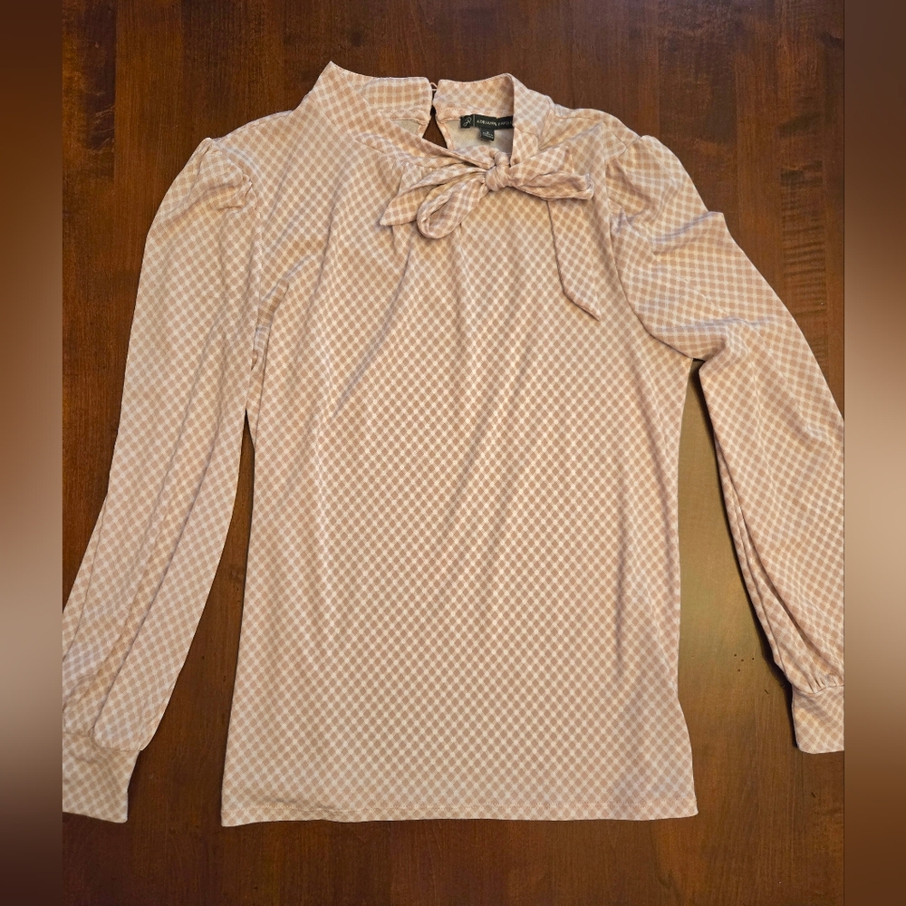 Small Adrianna Papell Pink and Ivory Bow Top